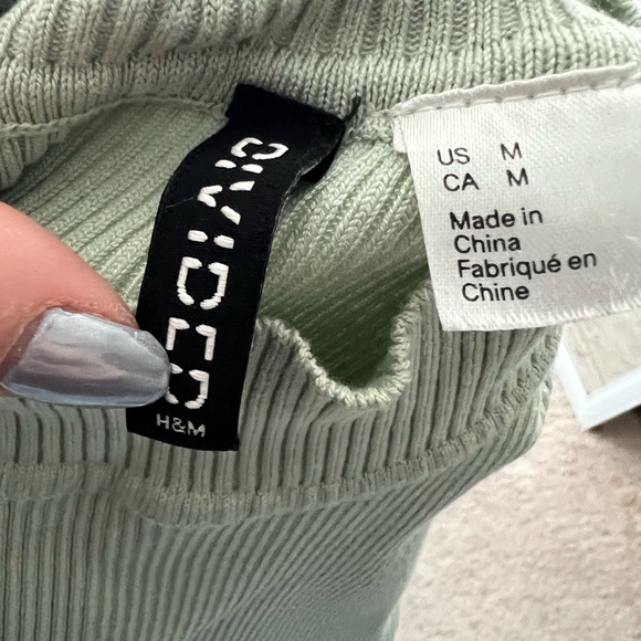 H&M Light Green Ribbed Knit Top - Picture 2 of 3